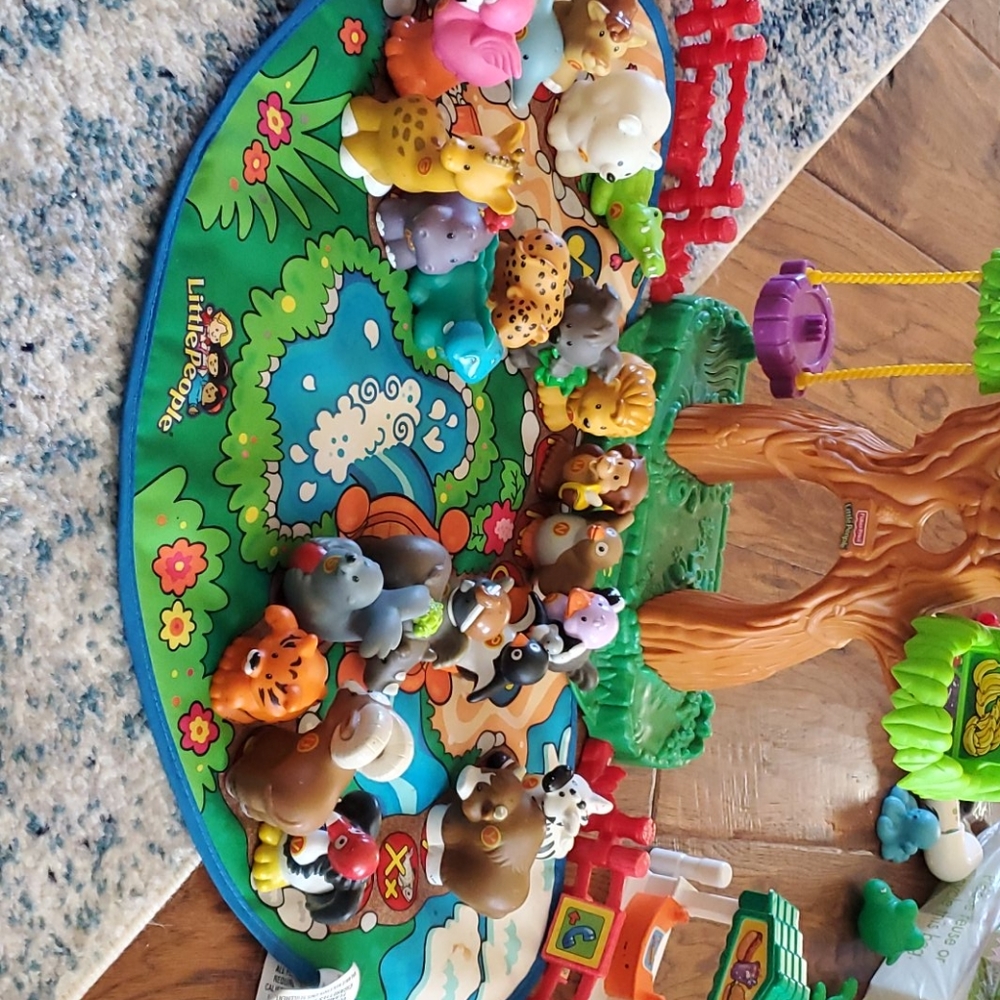 Little people a to z learning zoo